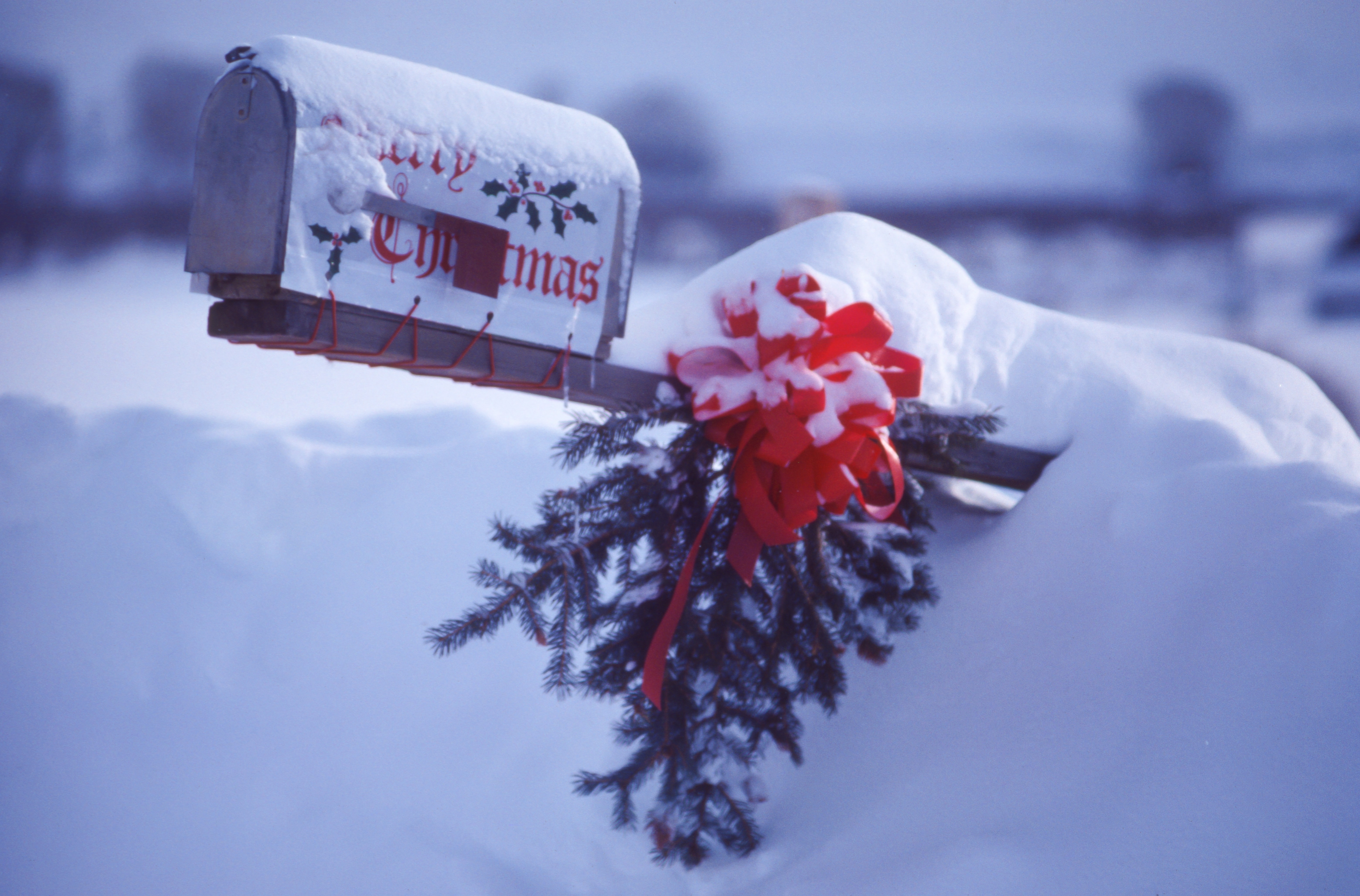 Snowy Christmas mailbox